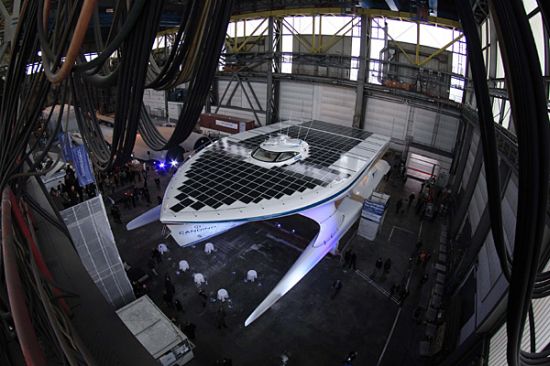 Ya está en el agua «PlanerSolar», el mayor catamarán a energía solar