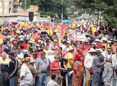 Campesinos e indígenas mexicanos demandan nuevo modelo económico, político y social