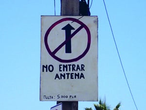 Presentan recurso de protección en contra del alcalde de Castro por antena de Claro