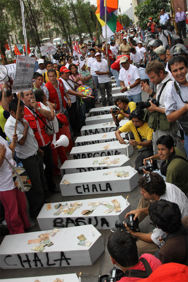 Marcharon contra las muertes ocurridas durante represivo gobierno de Alan García