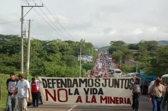 Minera canadiense sospechosa de asesinar opositores demandó al estado salvadoreño frente al Ciadi