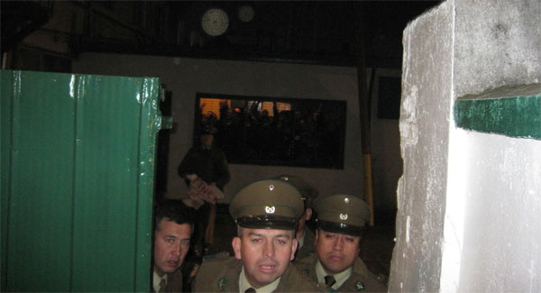 Con perros reprimen a estudiantes de la Universidad Austral