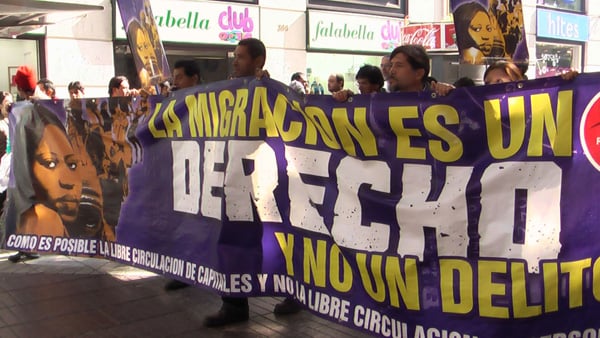 Inmigrantes peruanos marchan a La Moneda y exigen al Gobierno nueva regulación migratoria