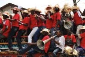 Campesinos haitianos forman barricada contra Monsanto