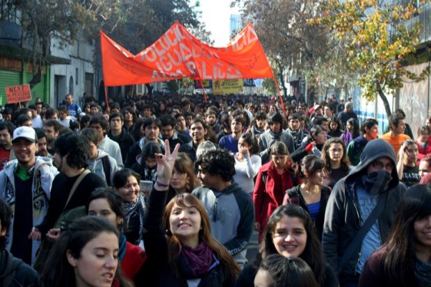 Masiva pero dividida convocatoria en marcha de la Confech