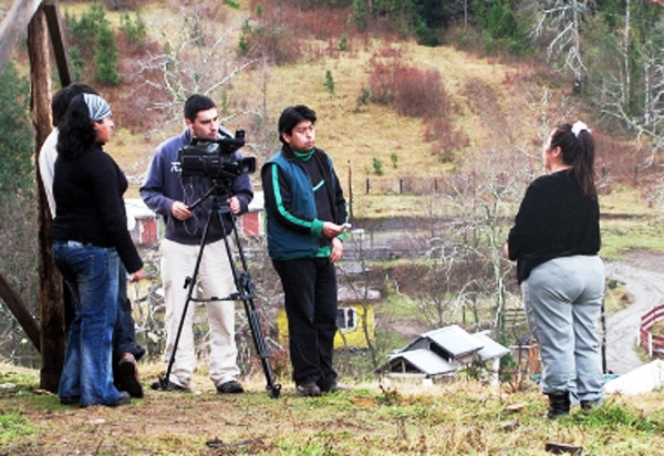 Jóvenes mapuches registran conflictos socioambientales en territorio williche
