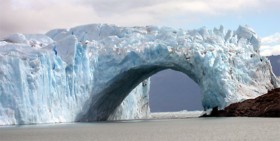 Autorizan remate de tierras frente al glaciar Perito Moreno