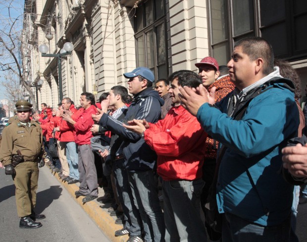 Trabajadores de Transaraucaria se movilizaron al Ministerio de Transporte