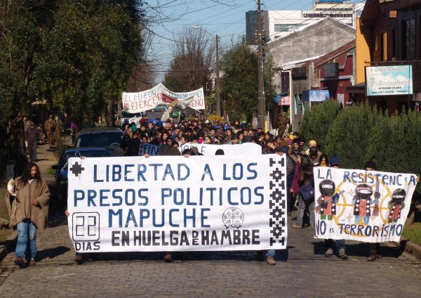 Marcha mapuche en Temuco exige que Gobierno atienda demandas de los presos en huelga de hambre