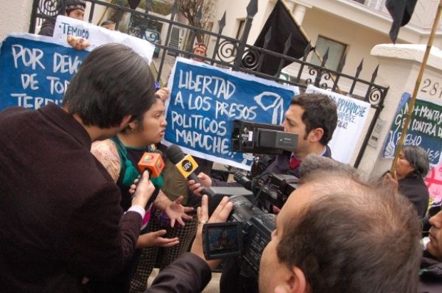 Mapuches se toman Radio Bío-Bío para “romper con el bloqueo comunicacional”