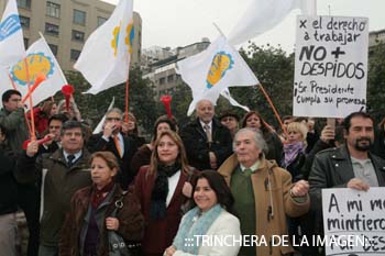 Movilización de los funcionarios del Fosis por despido de 30 trabajadores