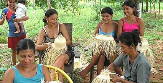 Productores y artesanos hacen un llamado a construir una sociedad más justa en Seminario de Economía Solidaria y Bien Vivir