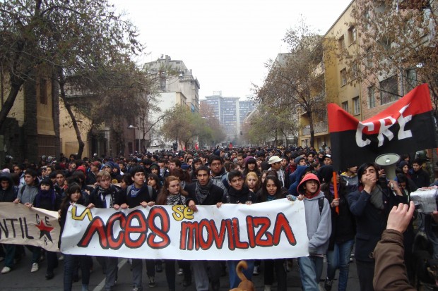 Estudiantes secundarios, universitarios y empleados fiscales se toman hoy las calles de Santiago