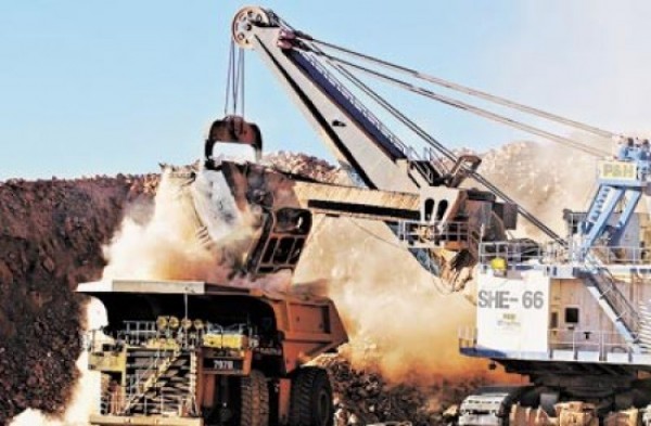 Trabajadores contratistas de Minera Escondida votan la huelga esta tarde