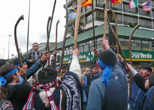 Llegan a Santiago voceros de los presos mapuche en huelga de hambre