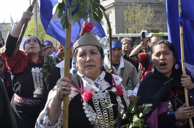 Arrestan a la líder mapuche Juana Calfunao, quien encaró a Michelle Bachelet en el Parlamento Europeo por la aplicación de la Ley Antiterrorista