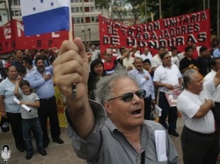 Miles de hondureños en el paro cívico convocado por el Frente de Resistencia