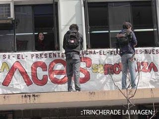 Funcionarios del Ministerio de Educación rechazan represión a estudiantes secundarios