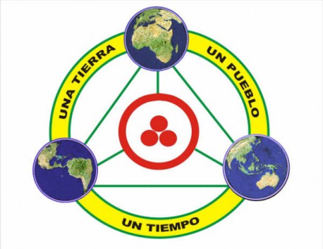 Bandera de la Paz Humana en Plaza Sotomayor de Valparaíso