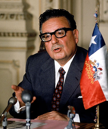 Allende: La controversia sobre su muerte persiste