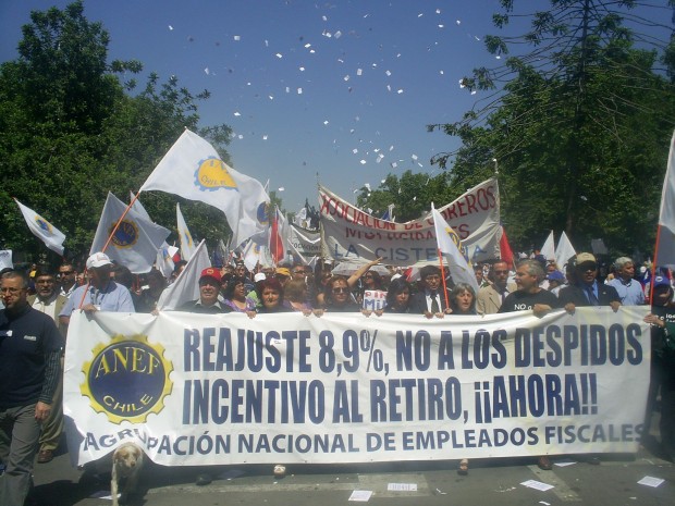 Masiva marcha de la Anef tras fracaso en negociaciones