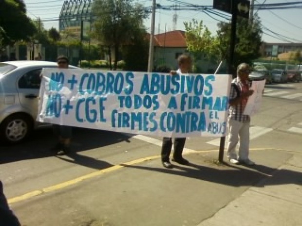 Vecinos de Puente Alto movilizados frente a cobros abusivos en cuentas de luz