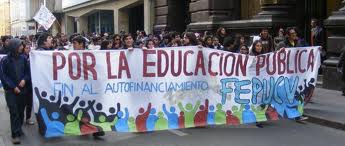 Estudiantes porteños entregan carta al Ministro Lavín en rechazo a la reforma educacional