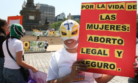 Con dinero es fácil abortar en Chile