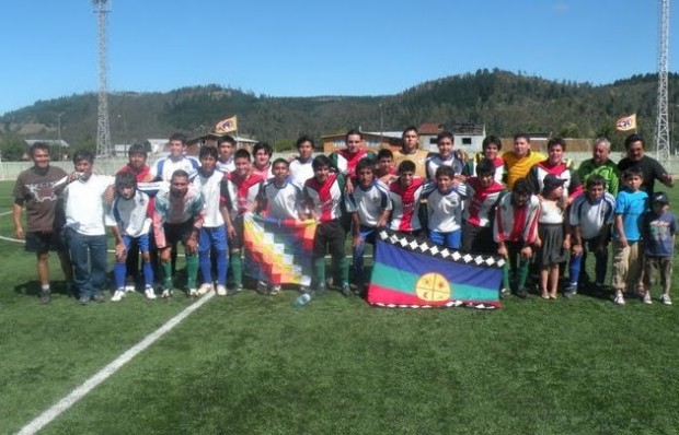 Jóvenes aymaras y mapuche se hermanan a través del fútbol