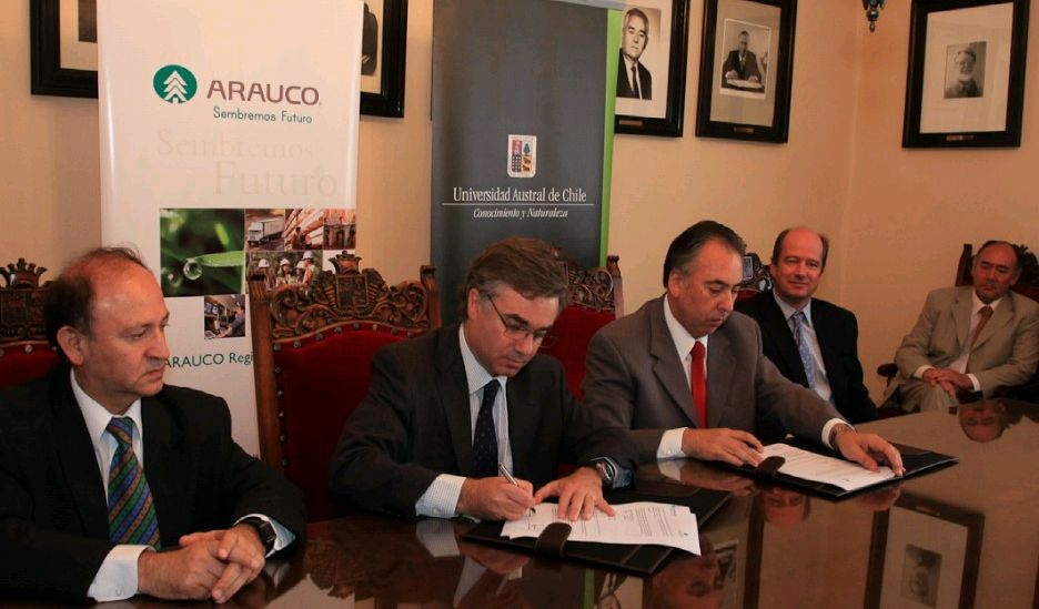 Suman críticas a convenio entre Universidad Austral y Celco Arauco