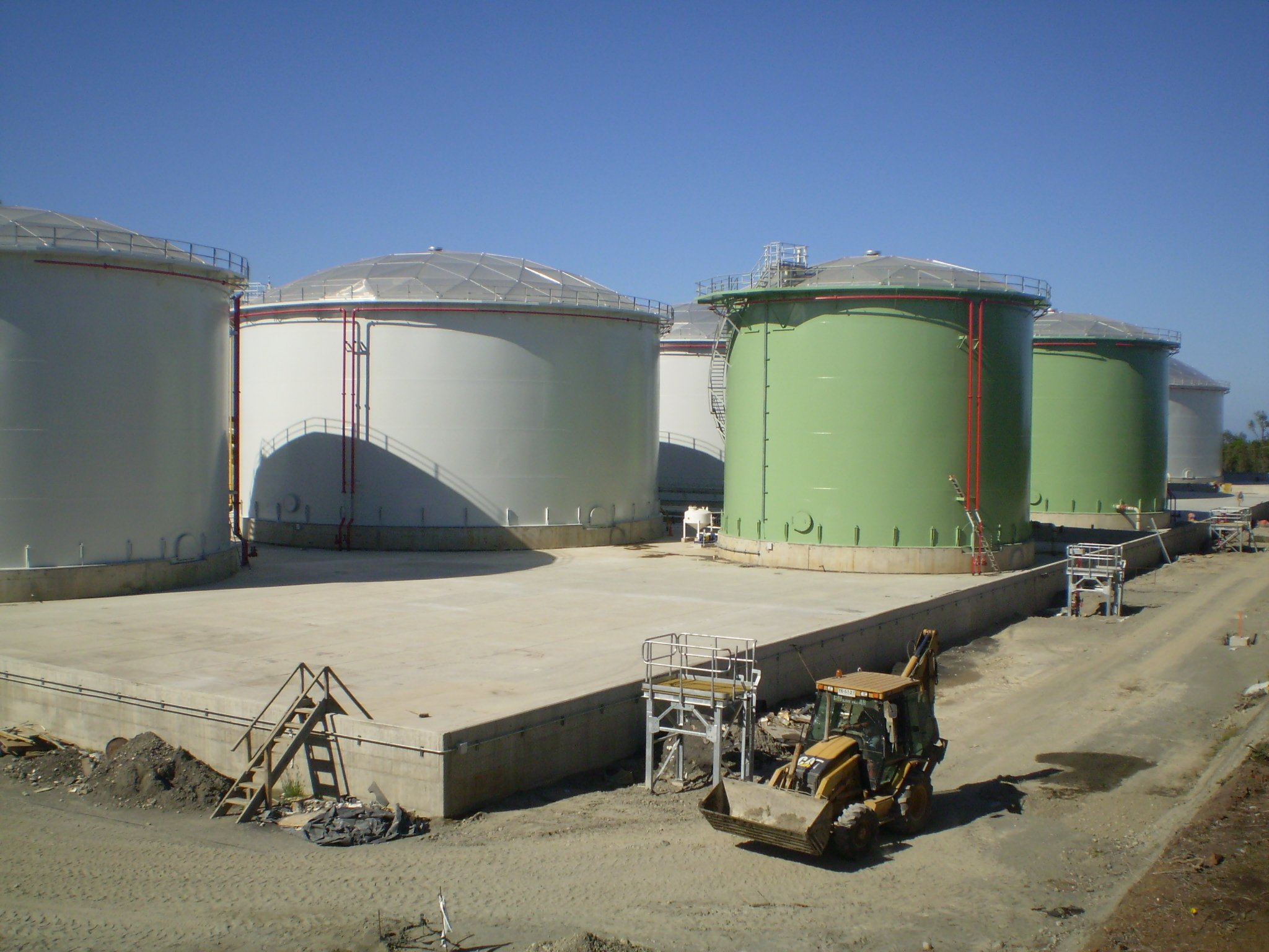 Calbuco: Denuncian que planta de Copec para almacenar petróleo presenta trizaduras