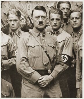 Exposición de Movistar en España elogia a Hitler