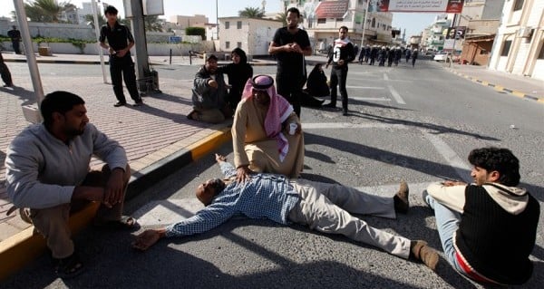 Ejército de Bahréin reprime protestas populares con armamento de guerra