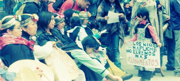 Hay que detener la violencia institucional contra todos los niños y los mapuche inicialmente