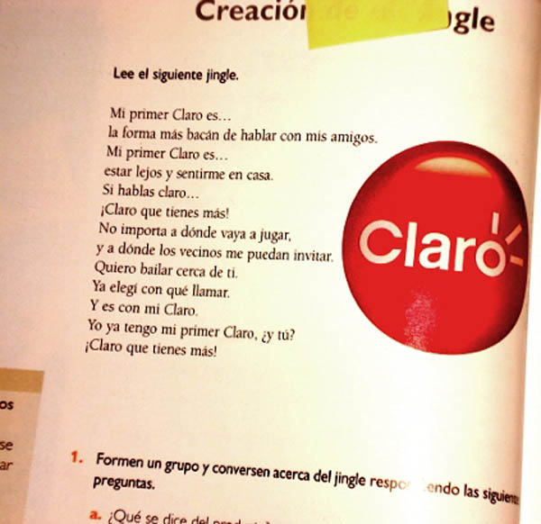 Lavín defiende publicidad de empresas en textos escolares para niños de 12 años