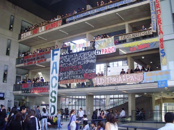 Estudiantes se toman campus de la Universidad Central