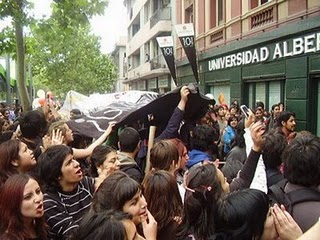 Toma de Universidad Alberto Hurtado desalojada esta madrugada