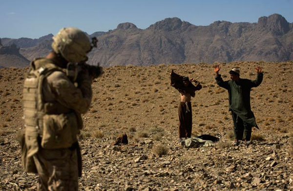 Obama se reúne con soldados para promocionar su plan de guerra en Afganistán
