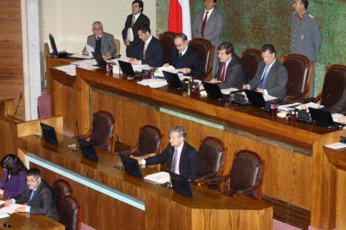 Cámara de Diputados aprueba veto presidencial que repone reajuste del salario mínimo