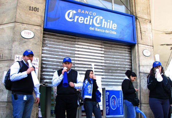 Demandan colectivamente a Banco de Chile por cobros y cláusulas indebidas