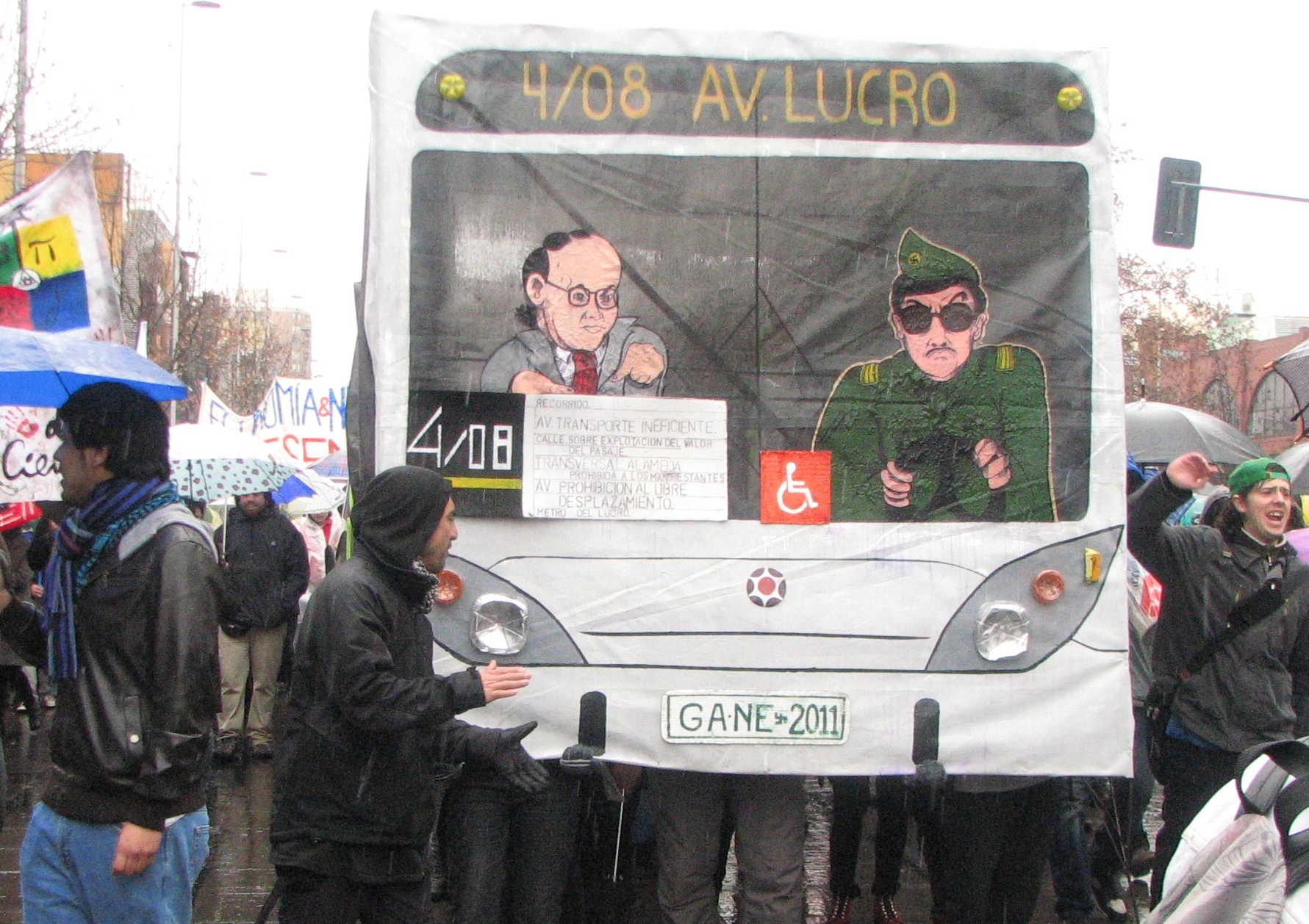 Con lluvia, nieve y frío, se realiza marcha por la dignidad de la educación chilena