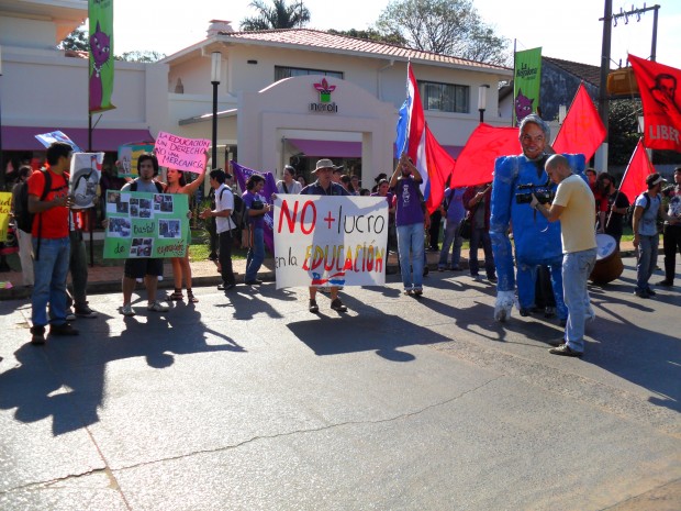 Estudiantes paraguayos solidarizan con sus pares chilenos