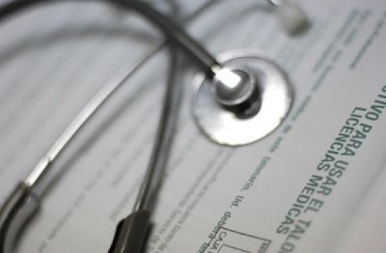 SUSESO interpone querella criminal contra 6 médicos por emitir 145 mil licencias fraudulentas