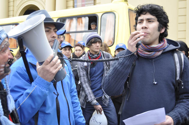 Estudiantes secundarios exigen renuncia de alcalde Pablo Zalaquett