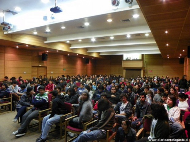 Universitarios de Antofagasta rechazan oferta de cerrar el semestre y mantienen las tomas