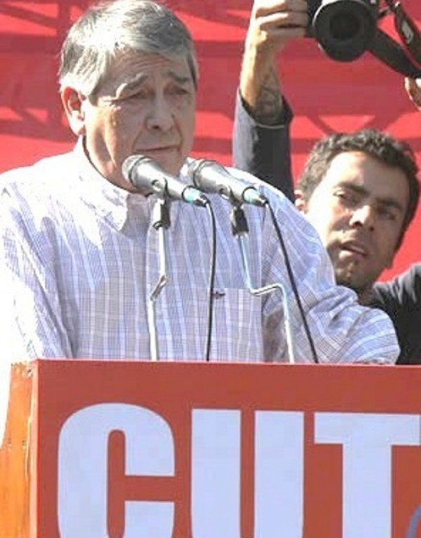 Red de profesores de filosofía exigen renuncia de Arturo Martínez a la presidencia de la CUT