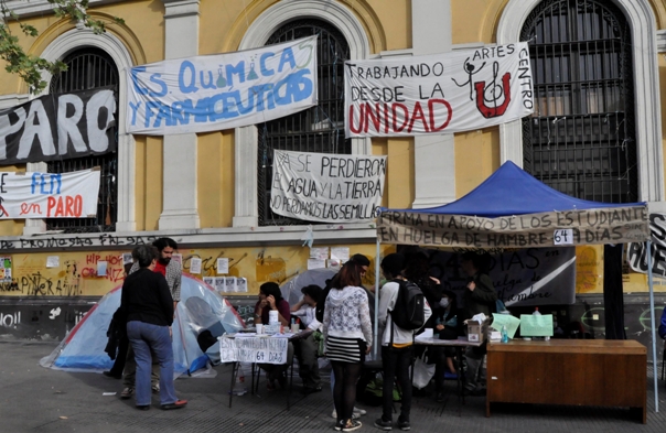 Huelguistas de hambre se instalan en la Alameda