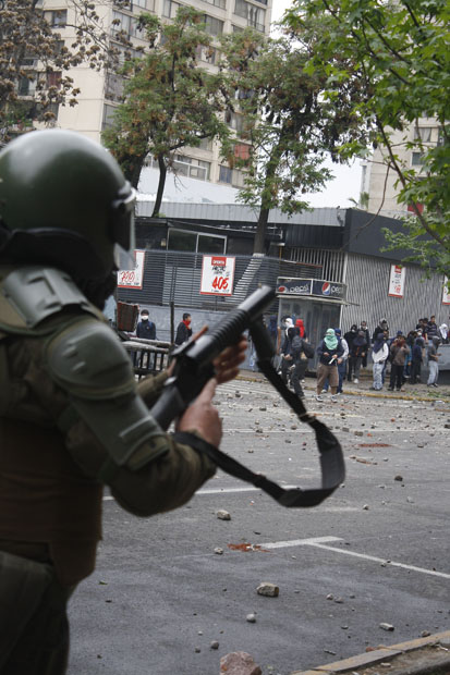 Represión a estudiantes dispersa los desmanes a diferentes puntos de la capital