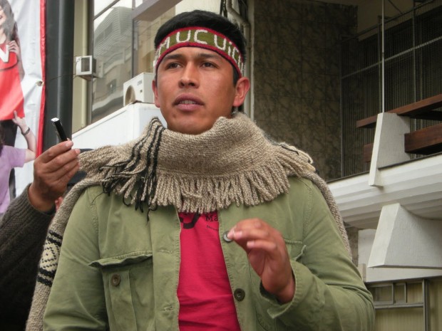 Werkén Mijael Carbone huye de persecución policial chilena y pueblo mapuche llama a “estar atentos”