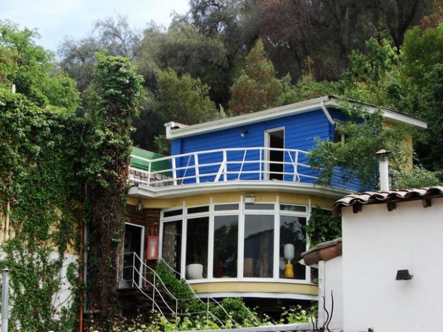 Fundación Neruda en crisis: Podrían cerrarse las tres casas-museo del poeta en Santiago, Isla Negra y Valparaíso